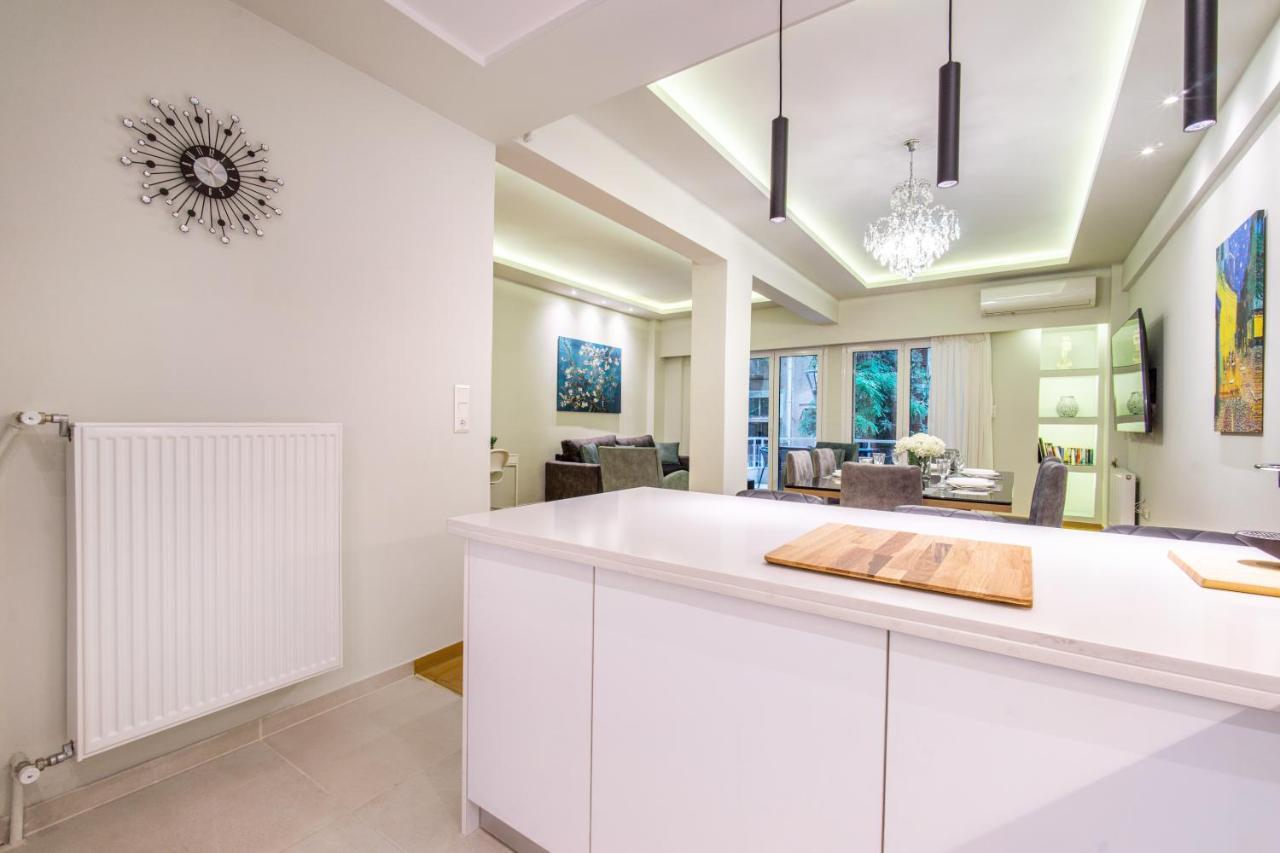 Urban Luxury On A Quiet Street In The Center Of Athens Apartment Екстериор снимка