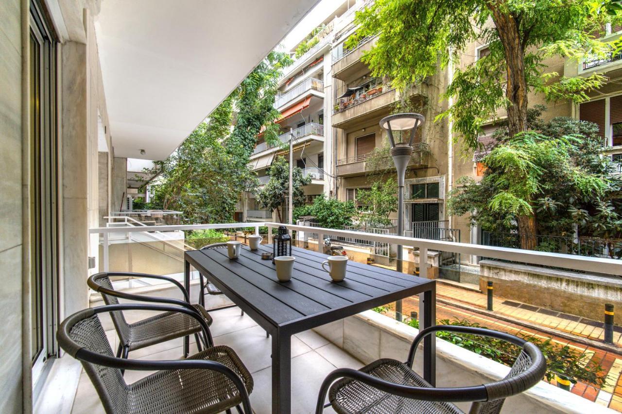 Urban Luxury On A Quiet Street In The Center Of Athens Apartment Екстериор снимка