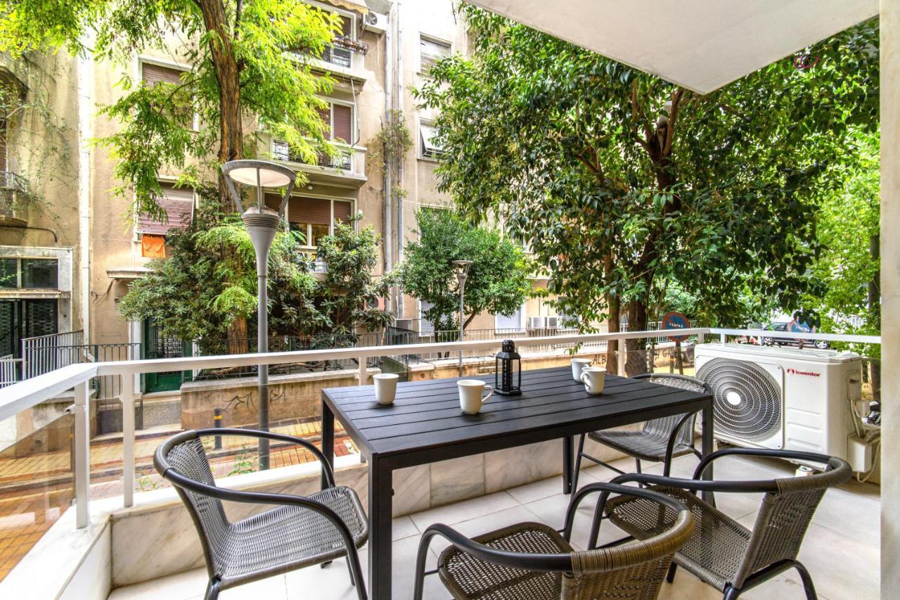 Urban Luxury On A Quiet Street In The Center Of Athens Apartment Екстериор снимка